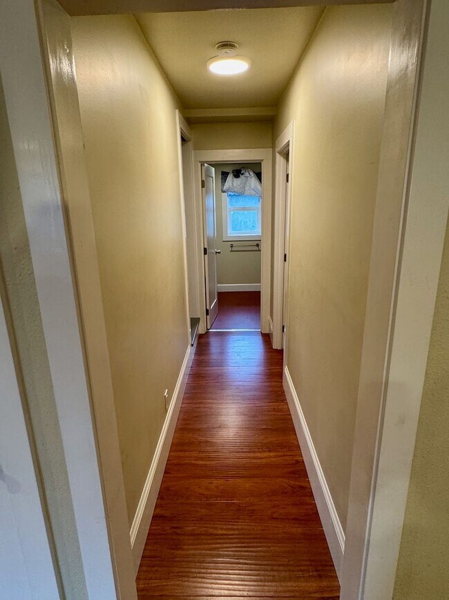 Foto del edificio - Updated 3BR Home w/ Huge Storage Basement – Prime Portland Location!