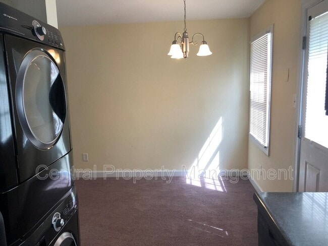 Building Photo - 112 Silver Brook Dr