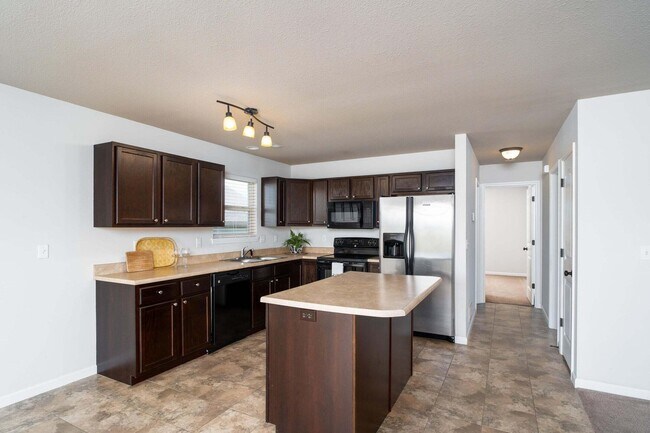 Foto del edificio - 5803 Abercorn Dr