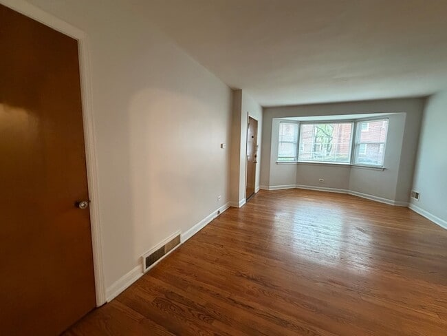 Foto del edificio - 312 E 83rd St