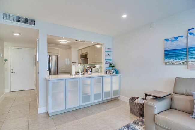 Building Photo - 6260 Palma Del Mar Blvd S