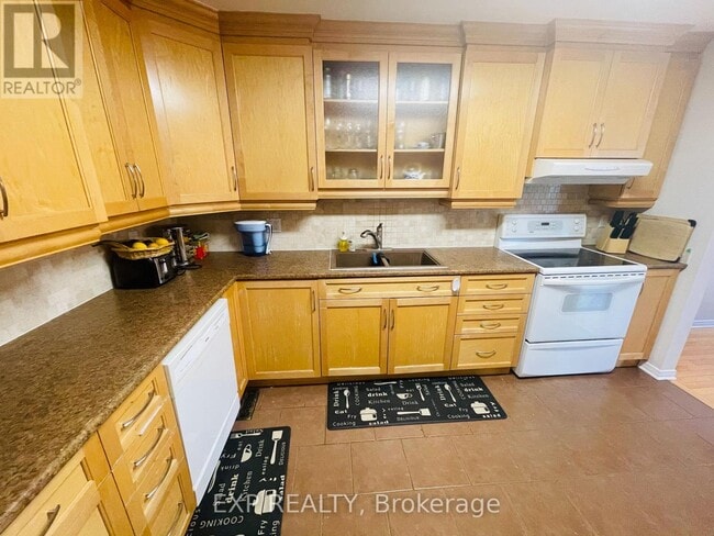 Building Photo - 1834 Duclos Ave