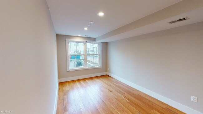 Building Photo - 3 br, 2 bath Condo - 521 Kennedy St NW