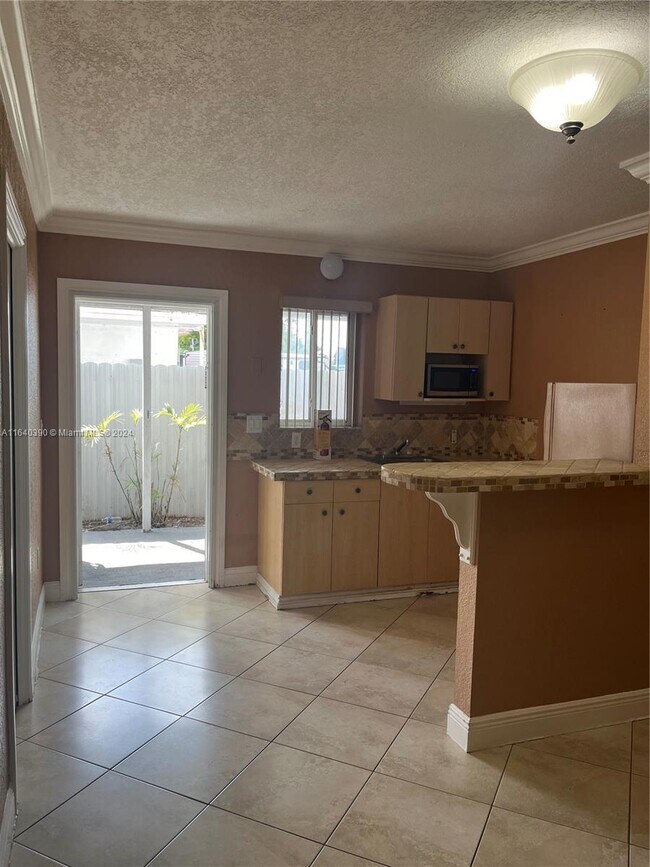 Foto del edificio - 1000 E 8th Ct