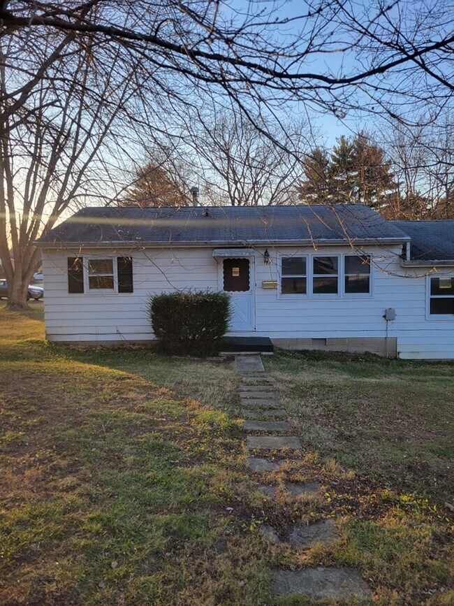 Front of property - 104 S Park St