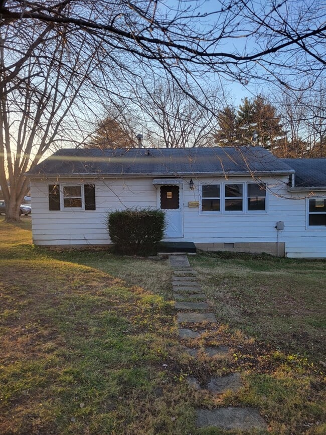 Front of property - 104 S Park St