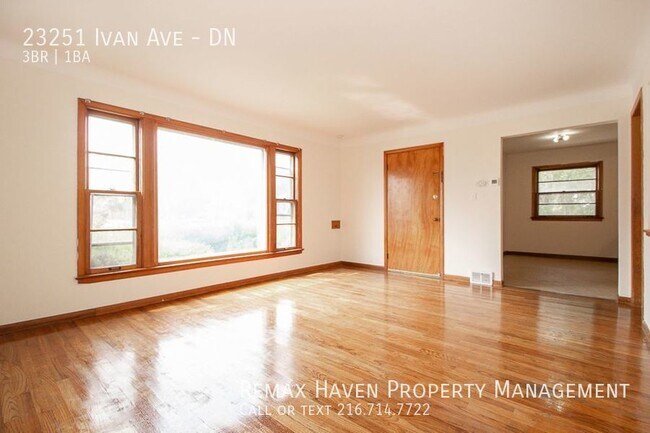 Foto del edificio - 23251 Ivan Ave