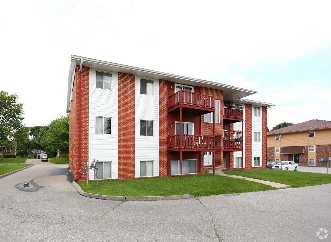 Building Photo - 307-309 NE Trilein Dr