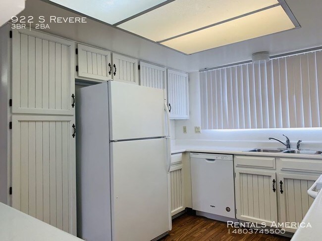 Foto del edificio - 922 S Revere