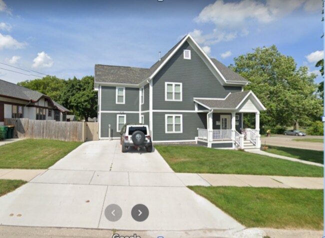 2 parking spaces per unit - 202 W Rollin St
