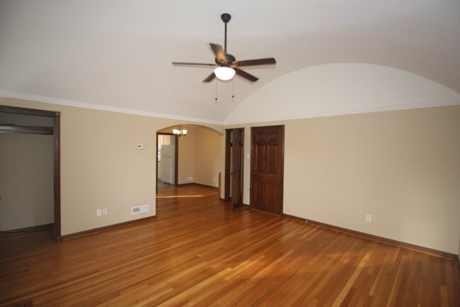 Building Photo - 1755 Wyandotte Rd