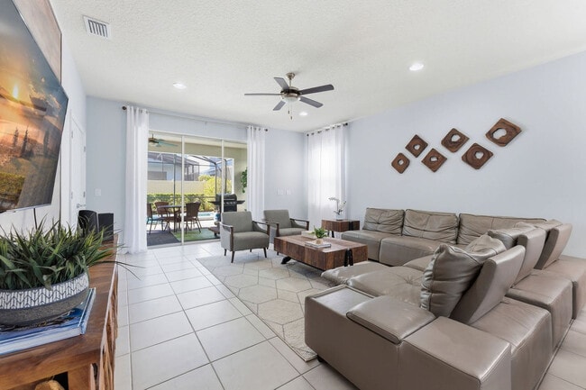 Building Photo - 8914 Zurich Ln