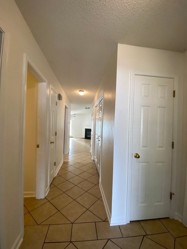 Building Photo - Adorable 3 Bedroom 3 Bath in Preston Green