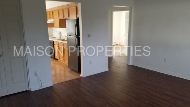 Building Photo - 2 Hickory Manor Dr