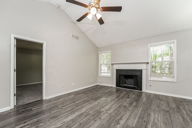 Foto del edificio - 2404 Rambling Way