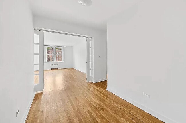 Foto del edificio - 153 Bennett Ave