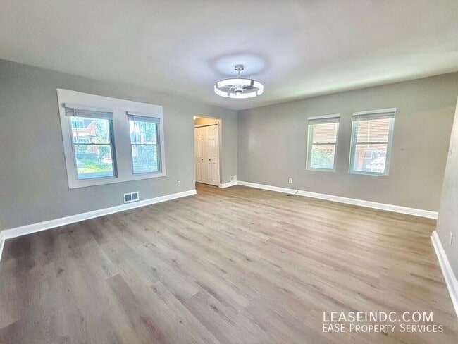Foto del edificio - 733 Crittenden St NE