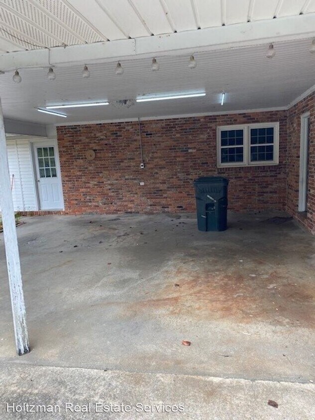 Foto del edificio - 4 br, 3 bath House - 323 Loves Chapel Road