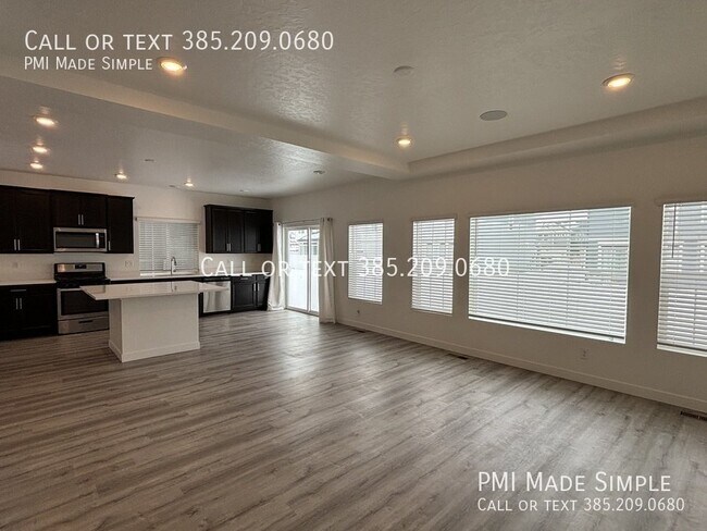 Foto del edificio - Modern and Spacious Home In Lehi with 2 Ca...