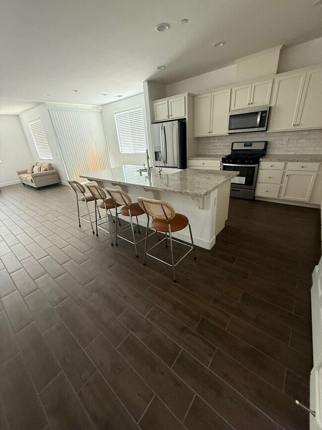 Foto del edificio - Stunning 4-Bedroom Family Home – Available Now!