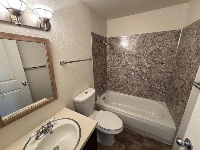 Foto del edificio - 2-bedroom / 1-bath, Near Transportation