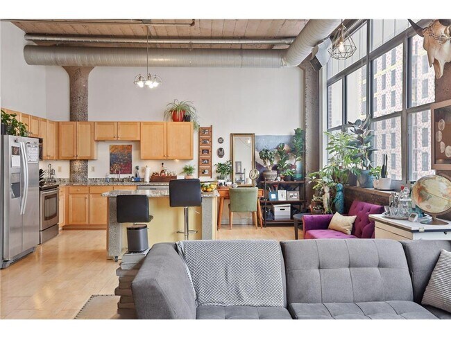 Building Photo - 521 S 7th St