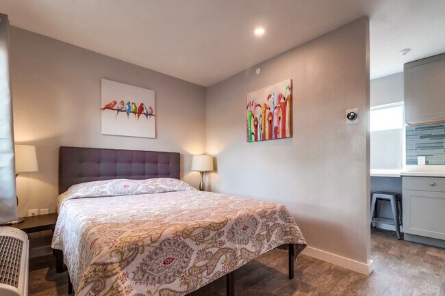 Foto del edificio - 1313 Morena Blvd