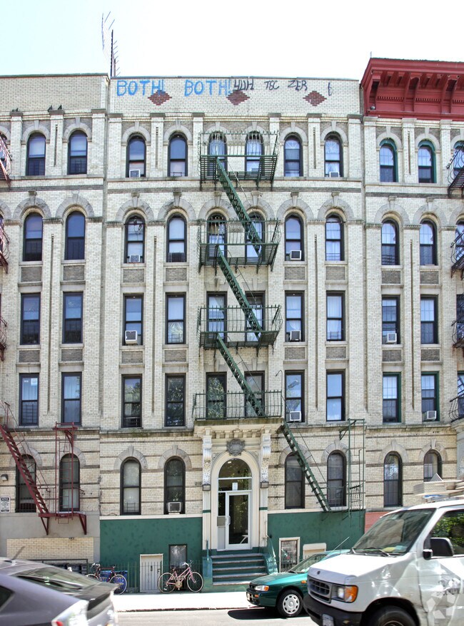 Foto del edificio - 210 Scholes St