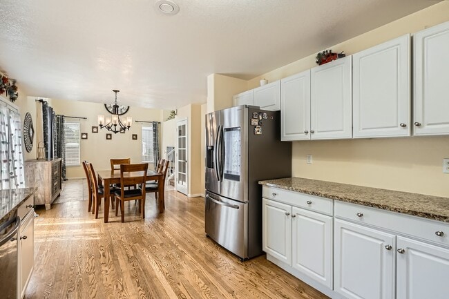 Building Photo - 9698 Burberry Way