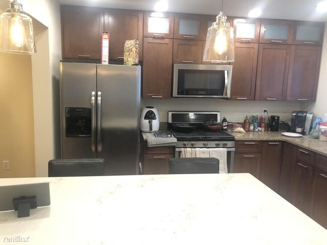 Foto del edificio - 2 br, 1.5 bath Apartment - 410 Noble St