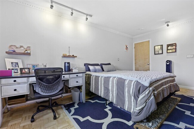 Foto del edificio - 330 S Central Ave