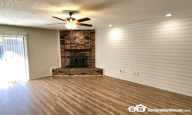 Building Photo - 7517 Oak Ridge Dr