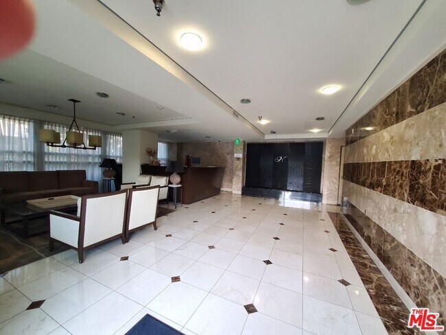 Foto del edificio - 702 S Serrano Ave