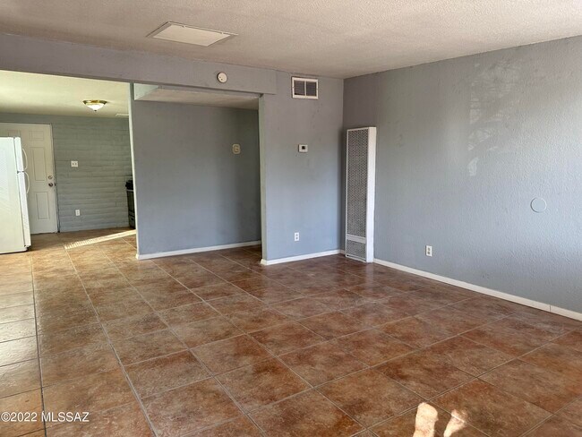 Foto del edificio - 5737 E 24th St