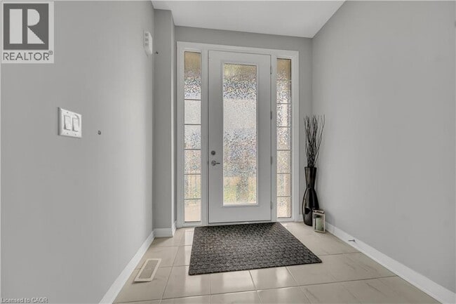 Building Photo - 22 Rustic Oak Trl