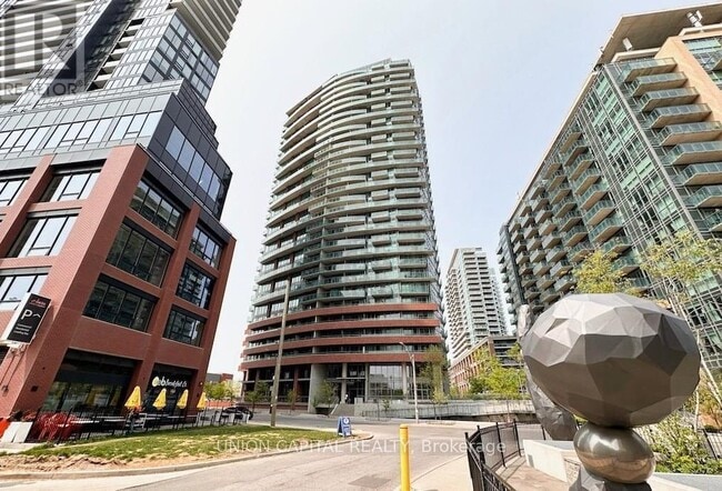 Photo du bâtiment - 150 E Liberty St