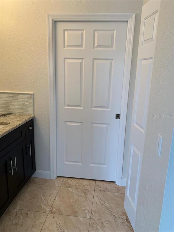Building Photo - 13815 Fairway Island Dr