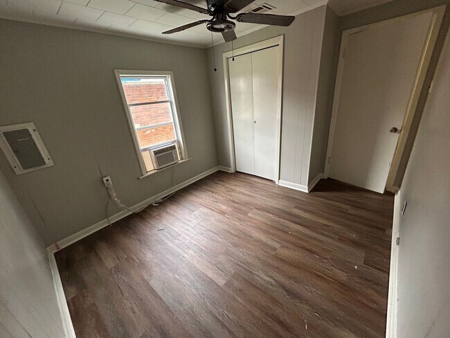 Building Photo - 3 Bedroom 2 Bathroom Home for Rent - SPECIAL $1,600 ALL BILLS PAID