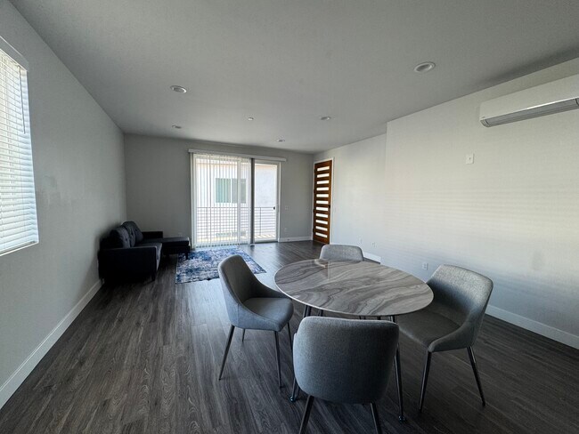 Foto del edificio - 1159 W 37th St