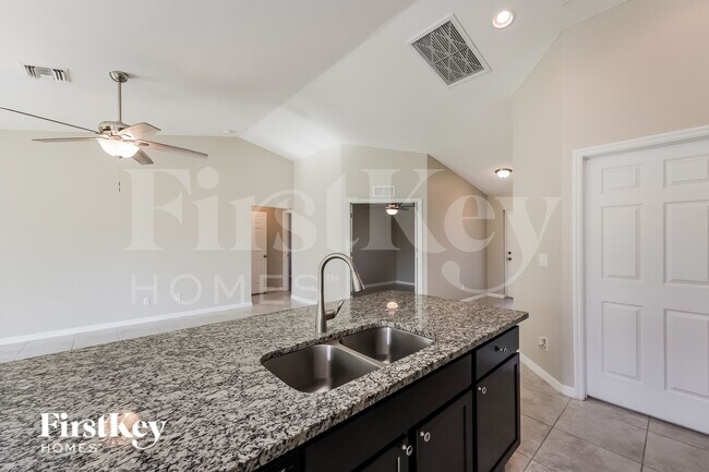 Foto del edificio - 2828 NW 27th Pl