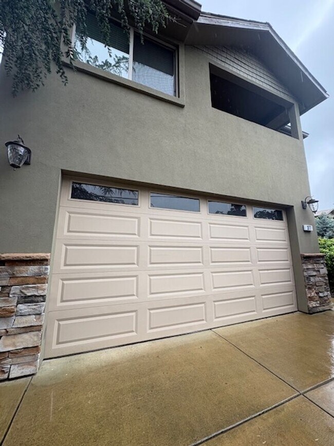 Building Photo - 377 Landis Cir