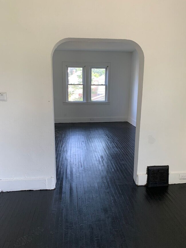 Foto del edificio - 4 Bedroom Single Family House