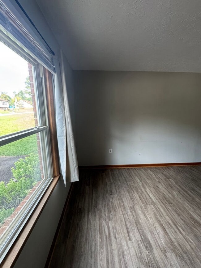 Building Photo - 4774 Mayfield Dr