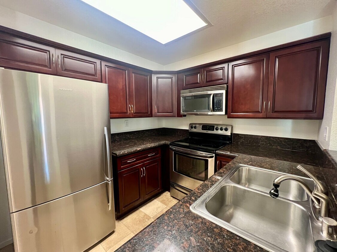 Foto principal - *REDUCED DEPOSIT* LARGE 2BD/2BA University...