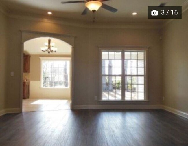 Building Photo - Elegant Comfort and Spacious Living: Your ...