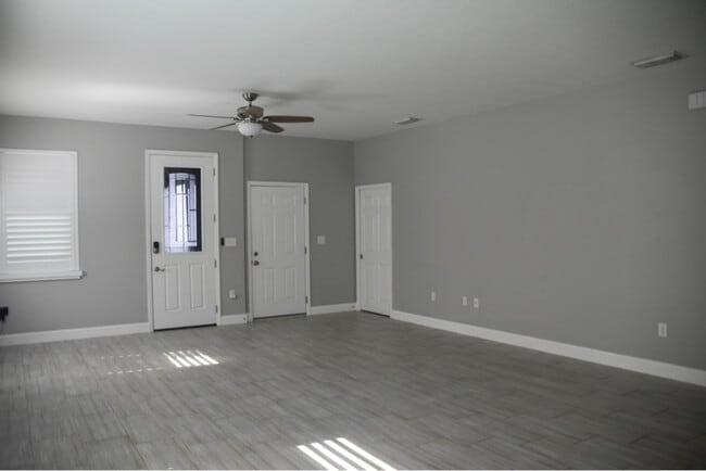 Building Photo - 6412 S Adelia Ave