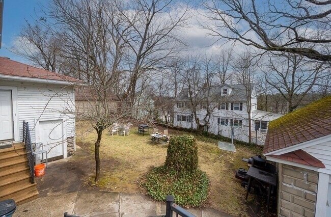 Building Photo - 35 Hadwen Ln