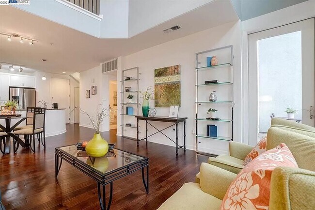 Building Photo - Luxury Townhouse Style Condo STEPS TO BART