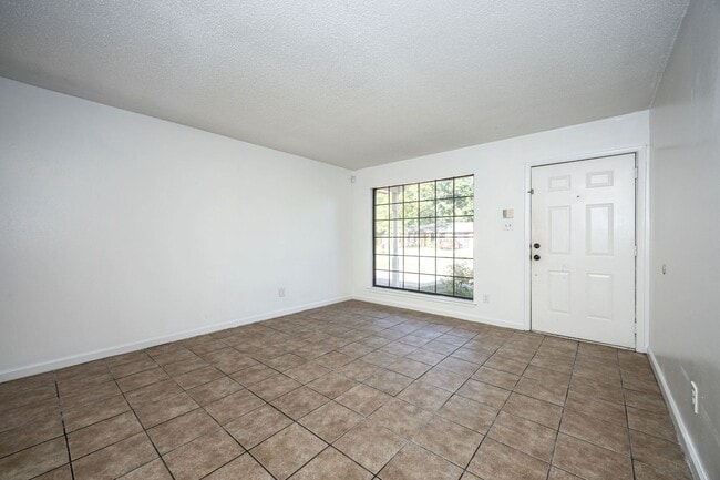 Building Photo - 5612 Rose Dr