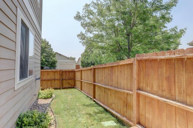 Building Photo - 903 Glenwall Dr